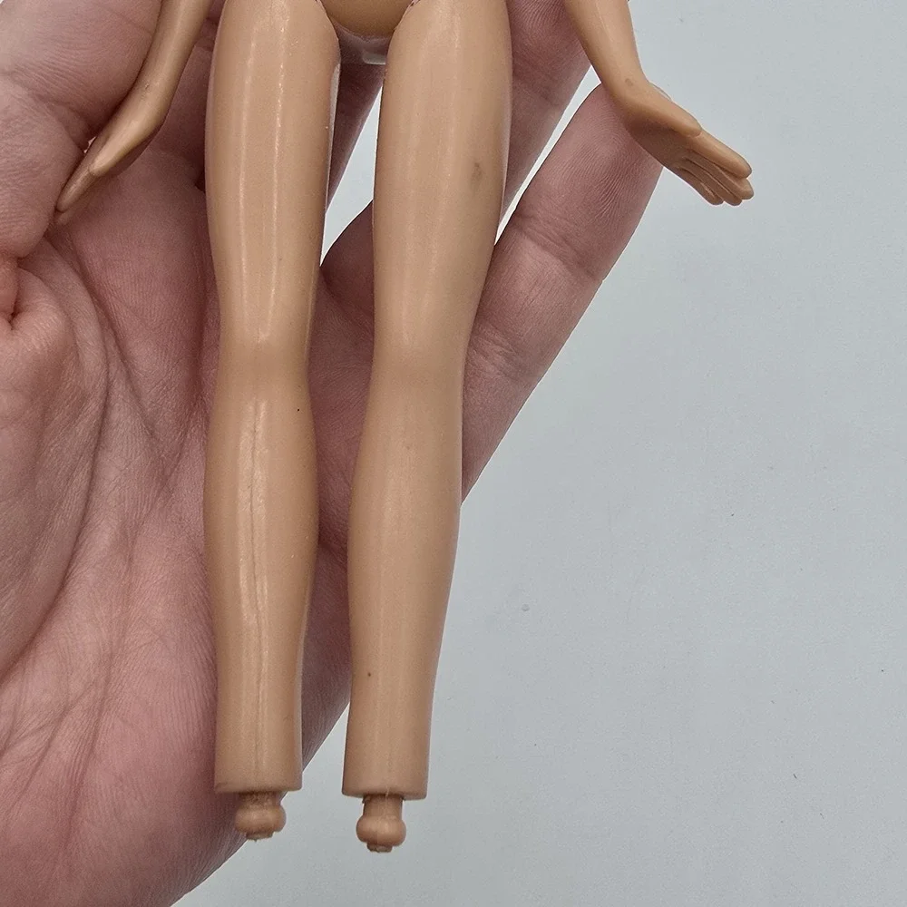 Bratz Feelin Pretty Yasmin Fashion Doll  Red Lips